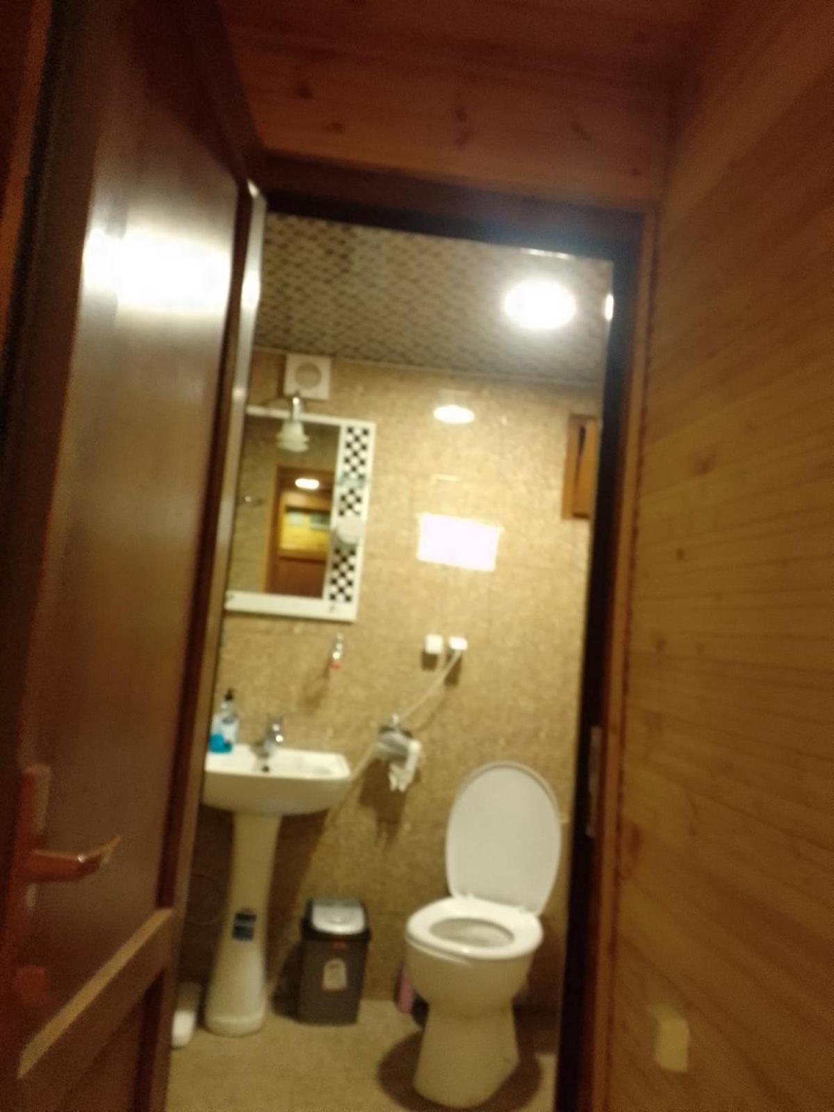 Guesthouse Luka Ushguli Buitenkant foto