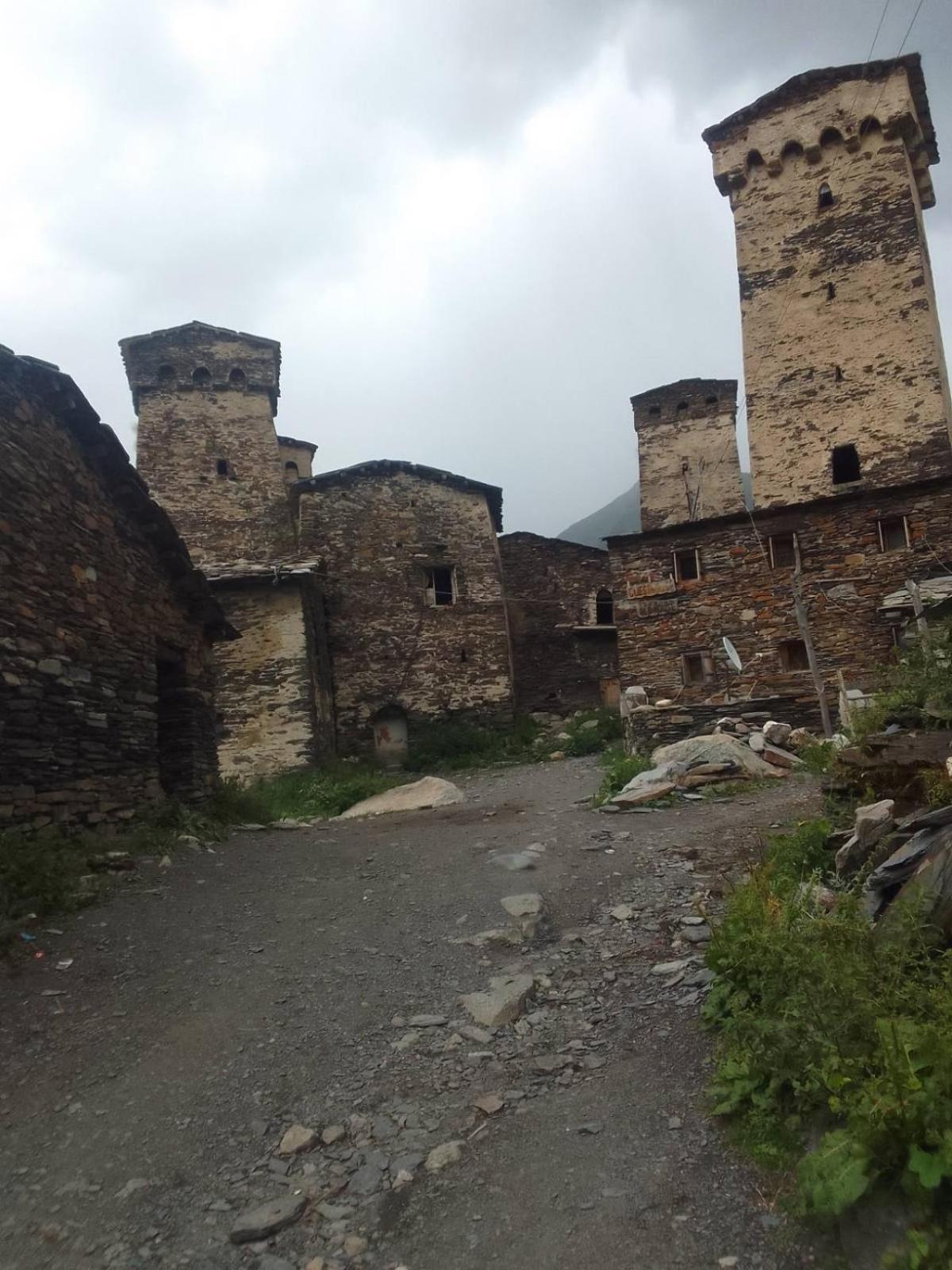 Guesthouse Luka Ushguli Buitenkant foto