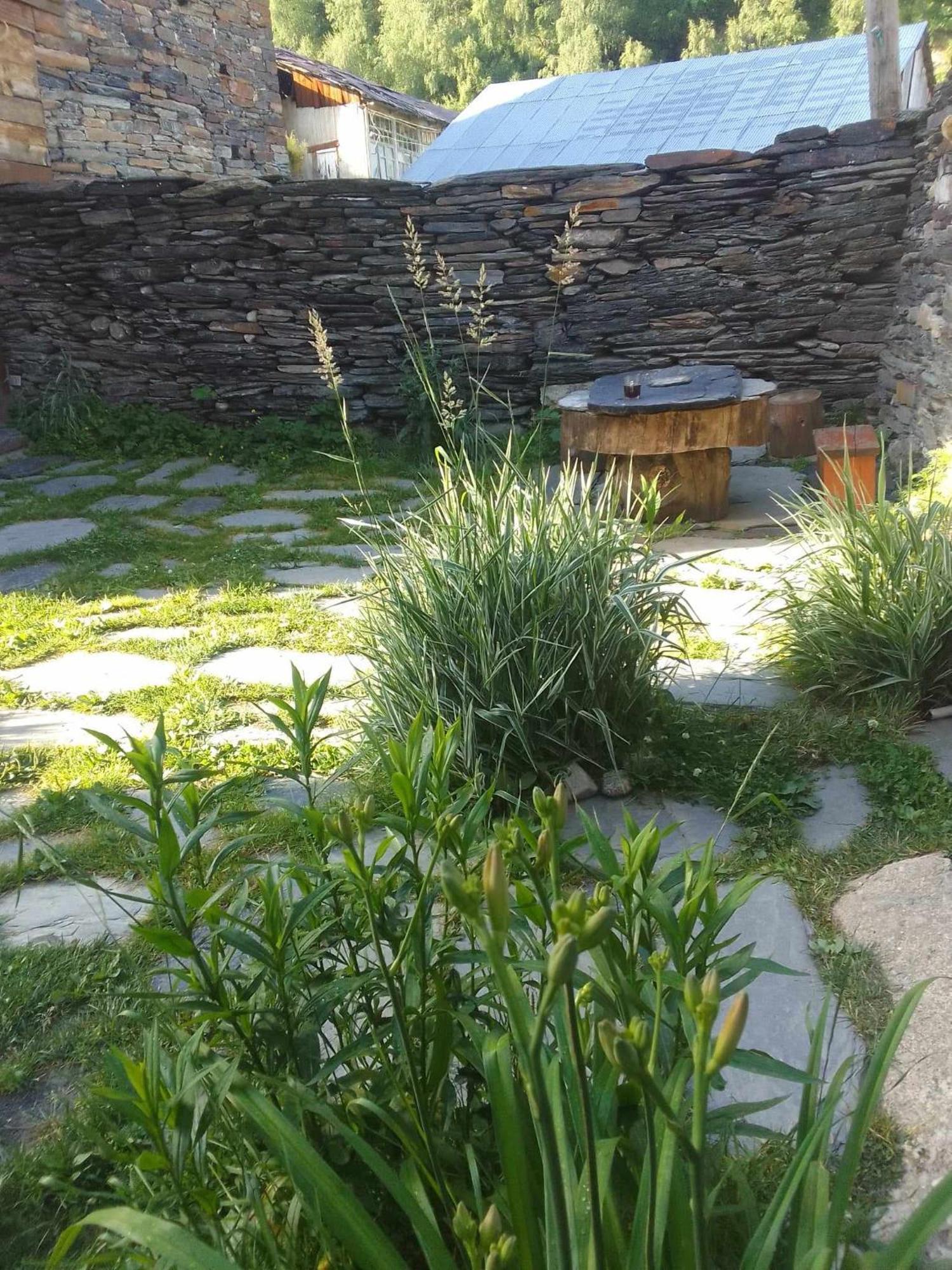 Guesthouse Luka Ushguli Buitenkant foto