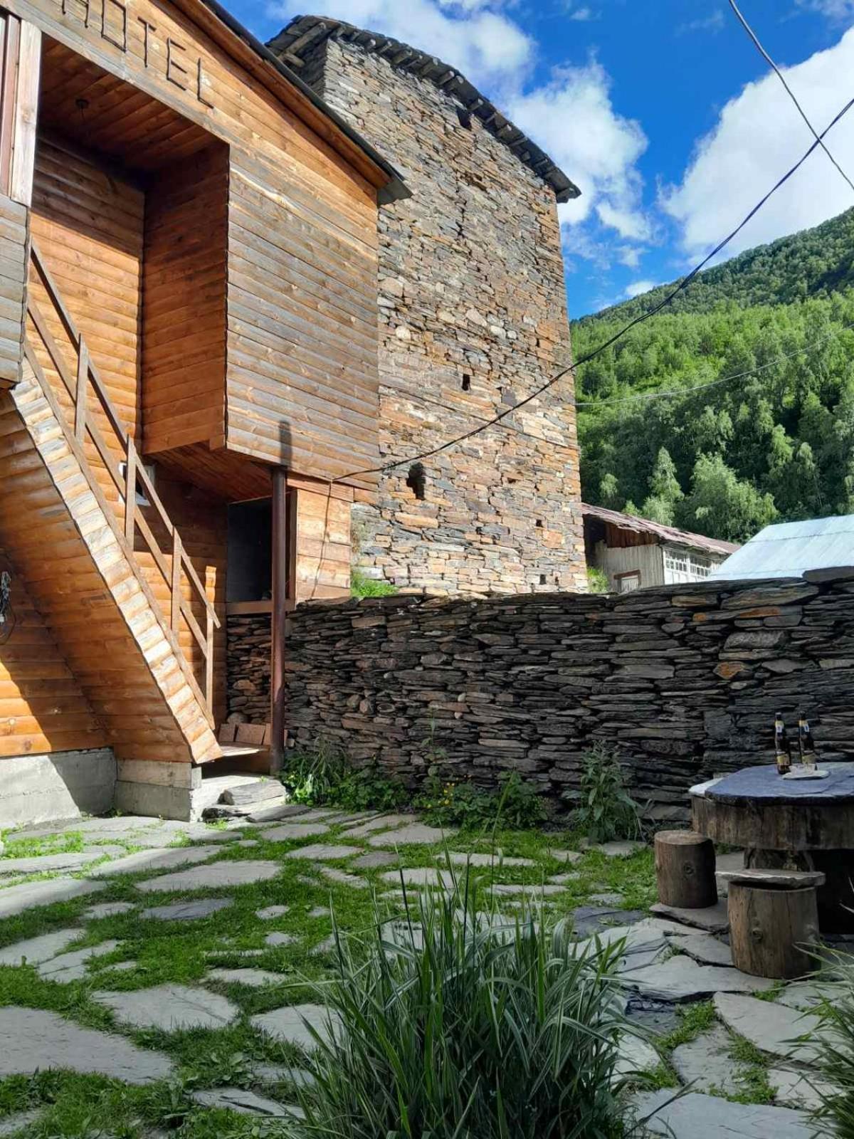 Guesthouse Luka Ushguli Buitenkant foto